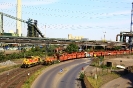 ThyssenKrupp Lok 501 mit Leerwagen auf dem Weg zum Hafen Schwelgern, auf dem Gegengleis Lok 548 (27.7.2019)