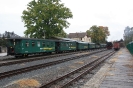 Der Zug der Lößntzgrundbahn am Streckenende in Radeburg (12.10.2020).